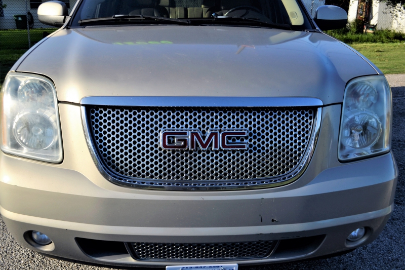 concession-auto-ROQUEBRUNE CAP MARTIN-min_gmc-yukon-truck-grill-2828425